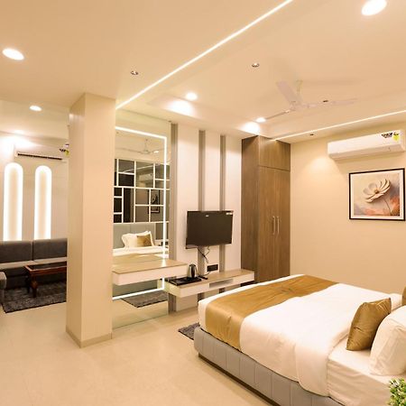 The Meera Hotel اوجاين المظهر الخارجي الصورة