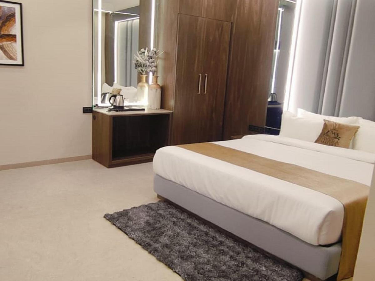 The Meera Hotel اوجاين المظهر الخارجي الصورة