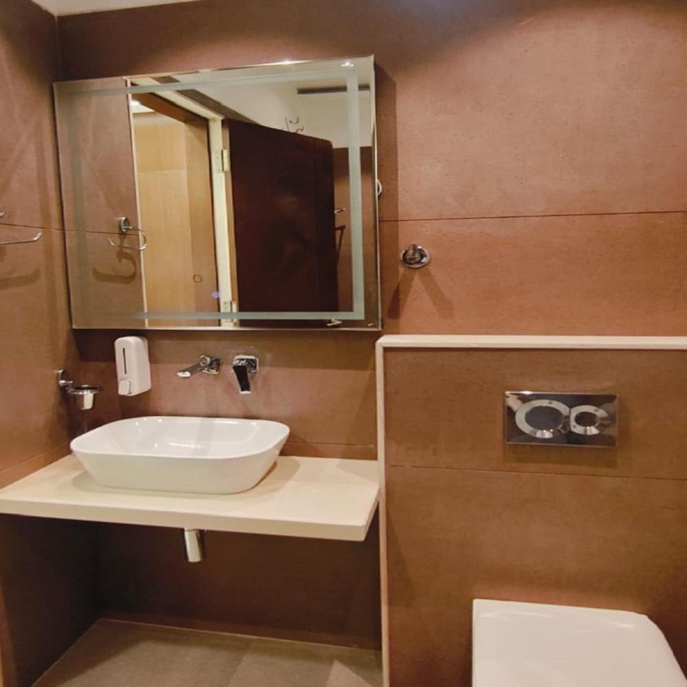 The Meera Hotel اوجاين المظهر الخارجي الصورة