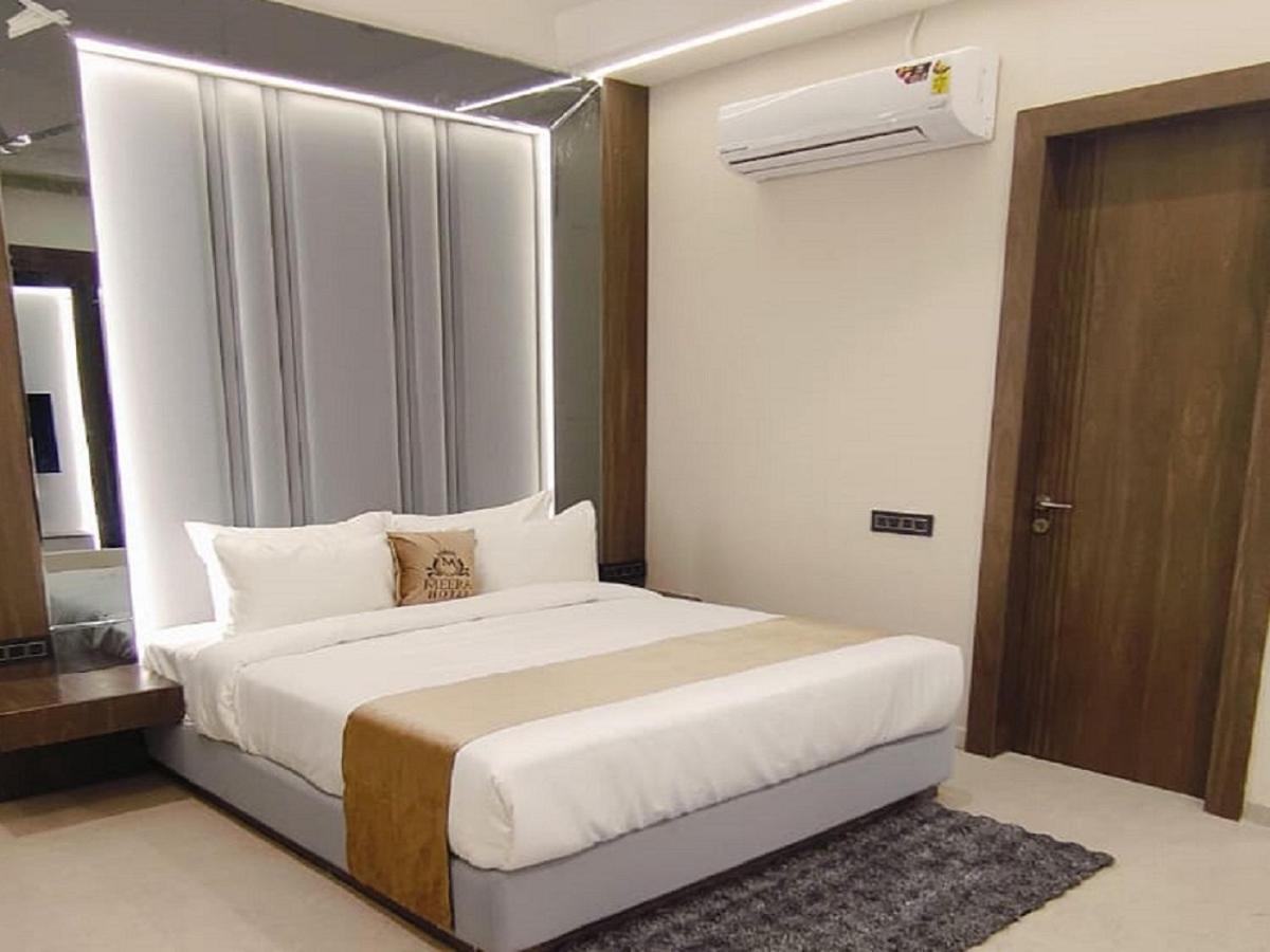 The Meera Hotel اوجاين المظهر الخارجي الصورة