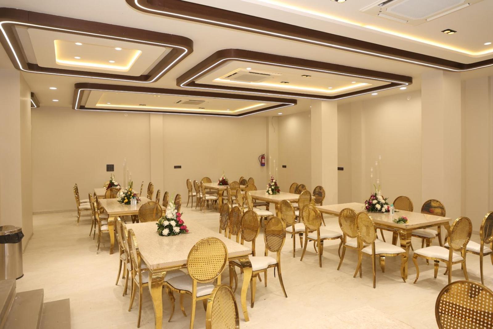 The Meera Hotel اوجاين المظهر الخارجي الصورة