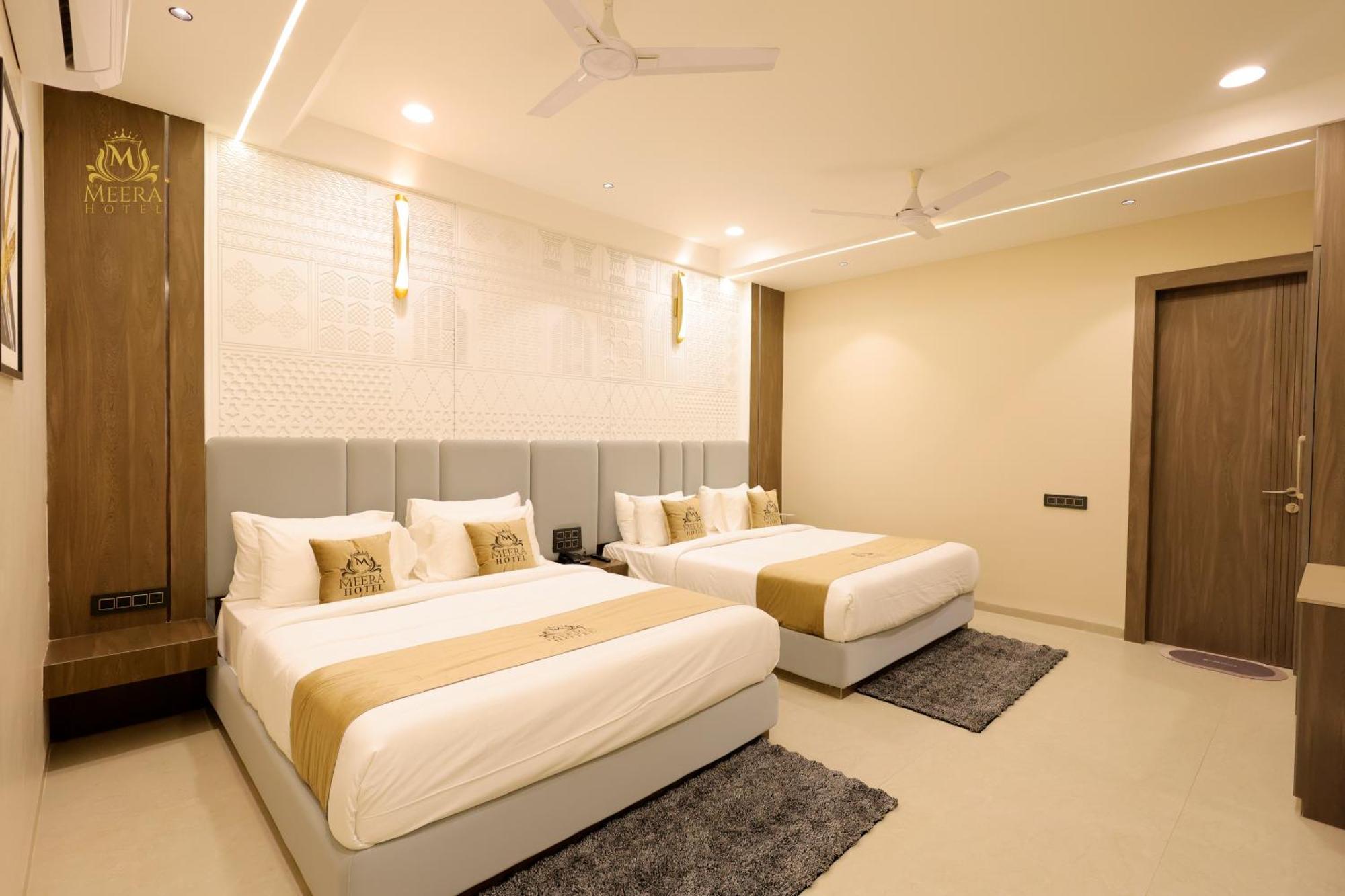 The Meera Hotel اوجاين المظهر الخارجي الصورة