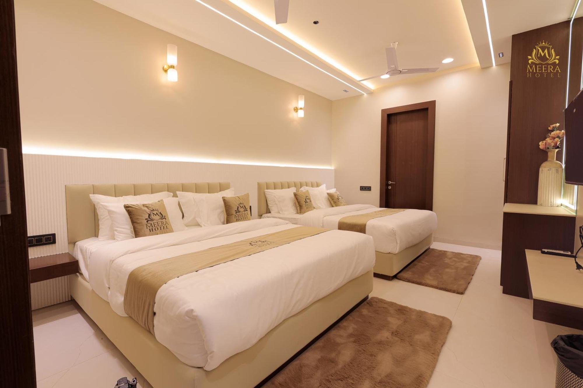 The Meera Hotel اوجاين المظهر الخارجي الصورة