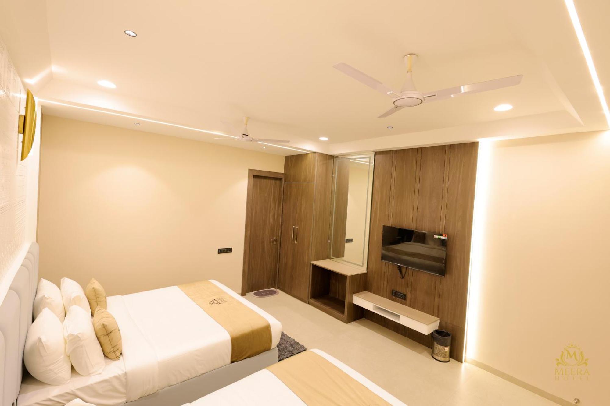 The Meera Hotel اوجاين المظهر الخارجي الصورة