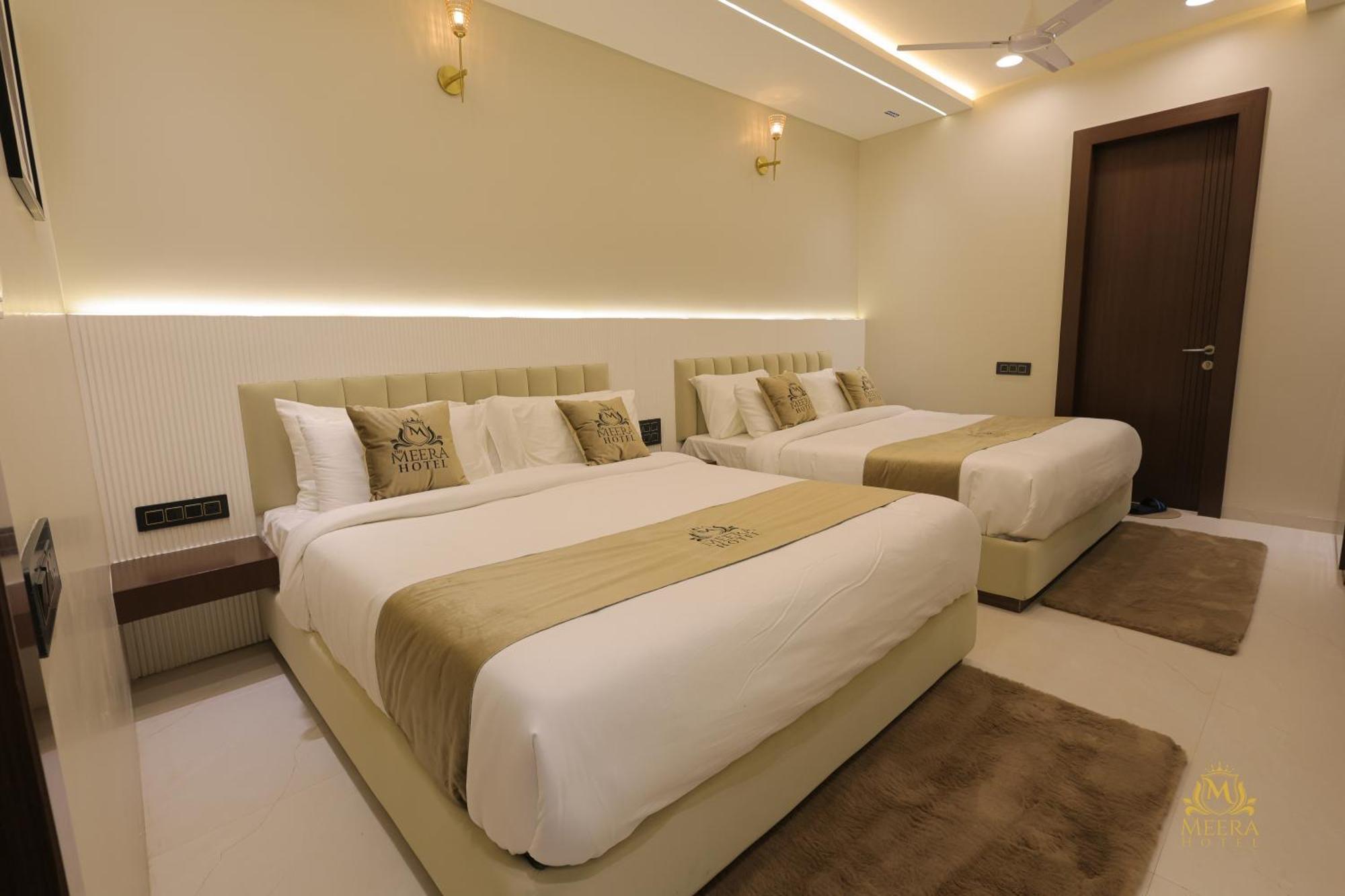 The Meera Hotel اوجاين المظهر الخارجي الصورة