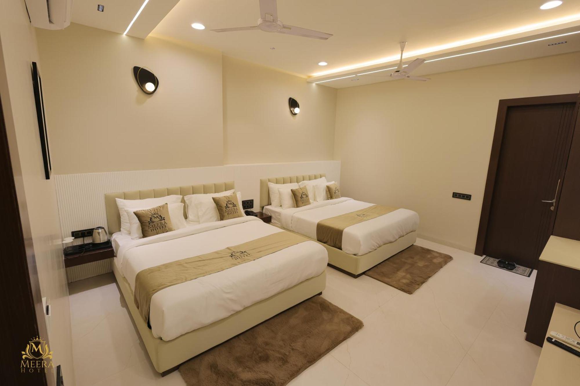 The Meera Hotel اوجاين المظهر الخارجي الصورة