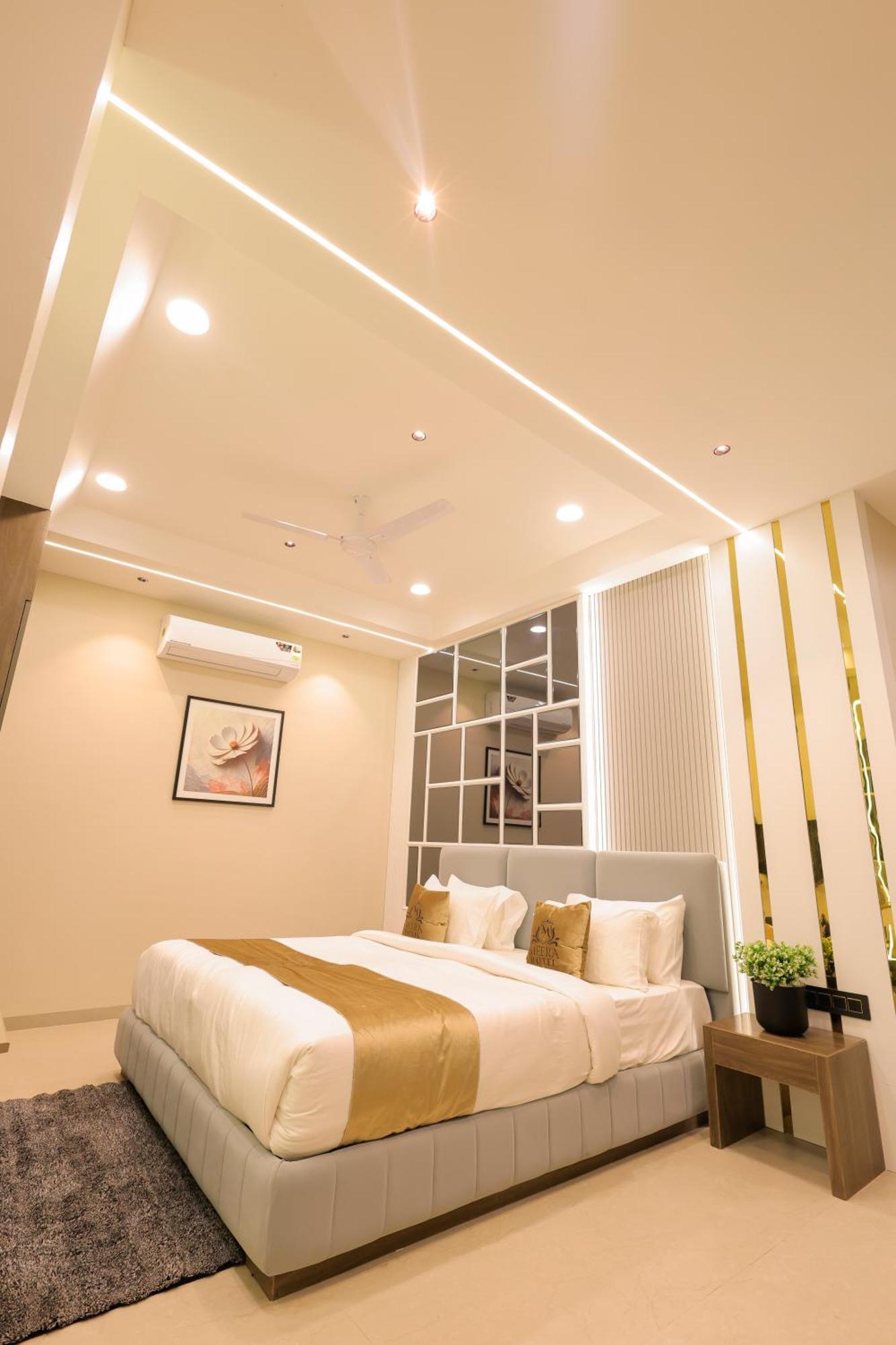 The Meera Hotel اوجاين المظهر الخارجي الصورة