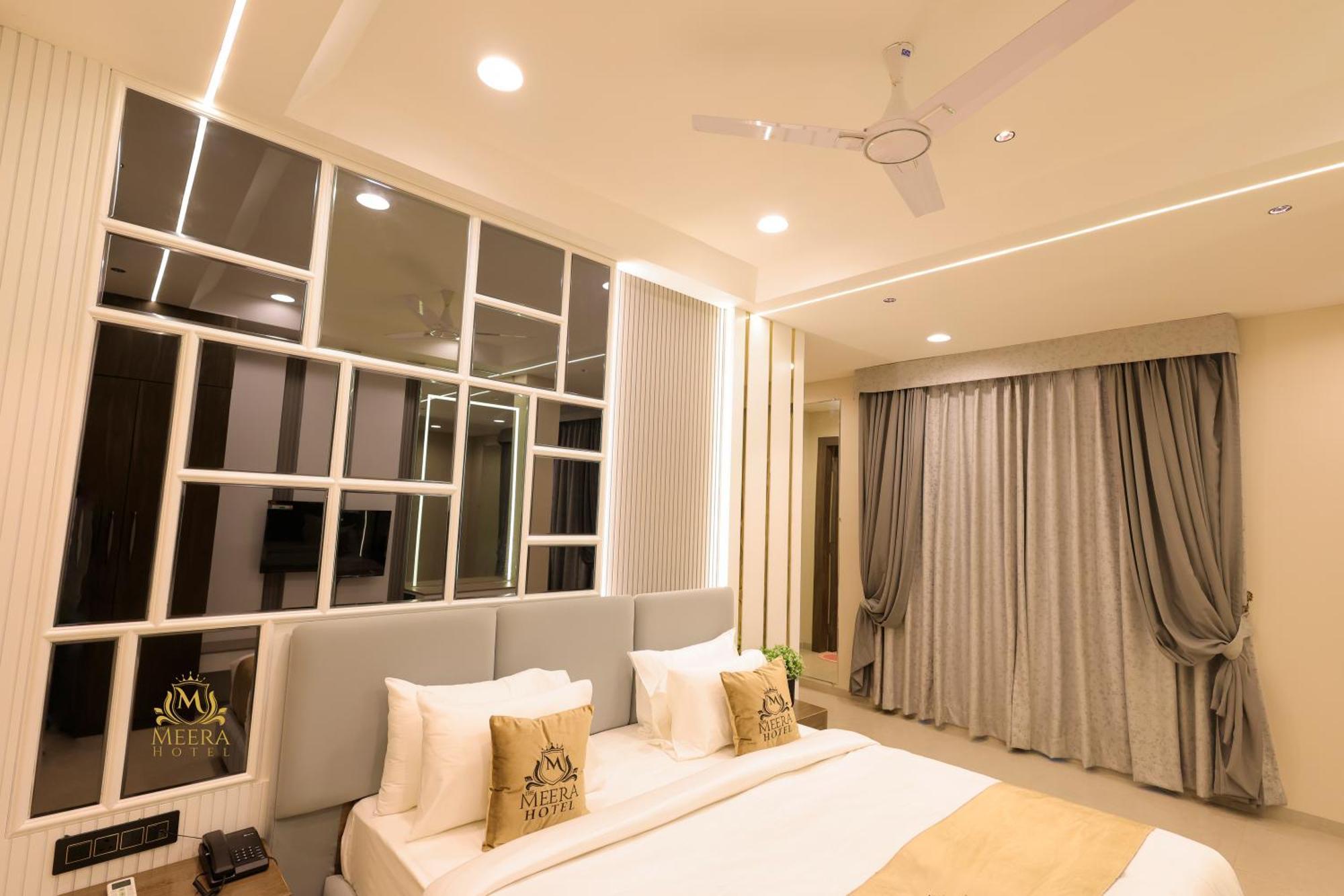 The Meera Hotel اوجاين المظهر الخارجي الصورة