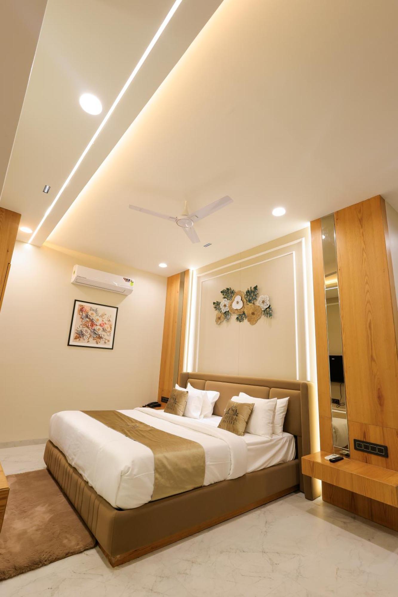 The Meera Hotel اوجاين المظهر الخارجي الصورة