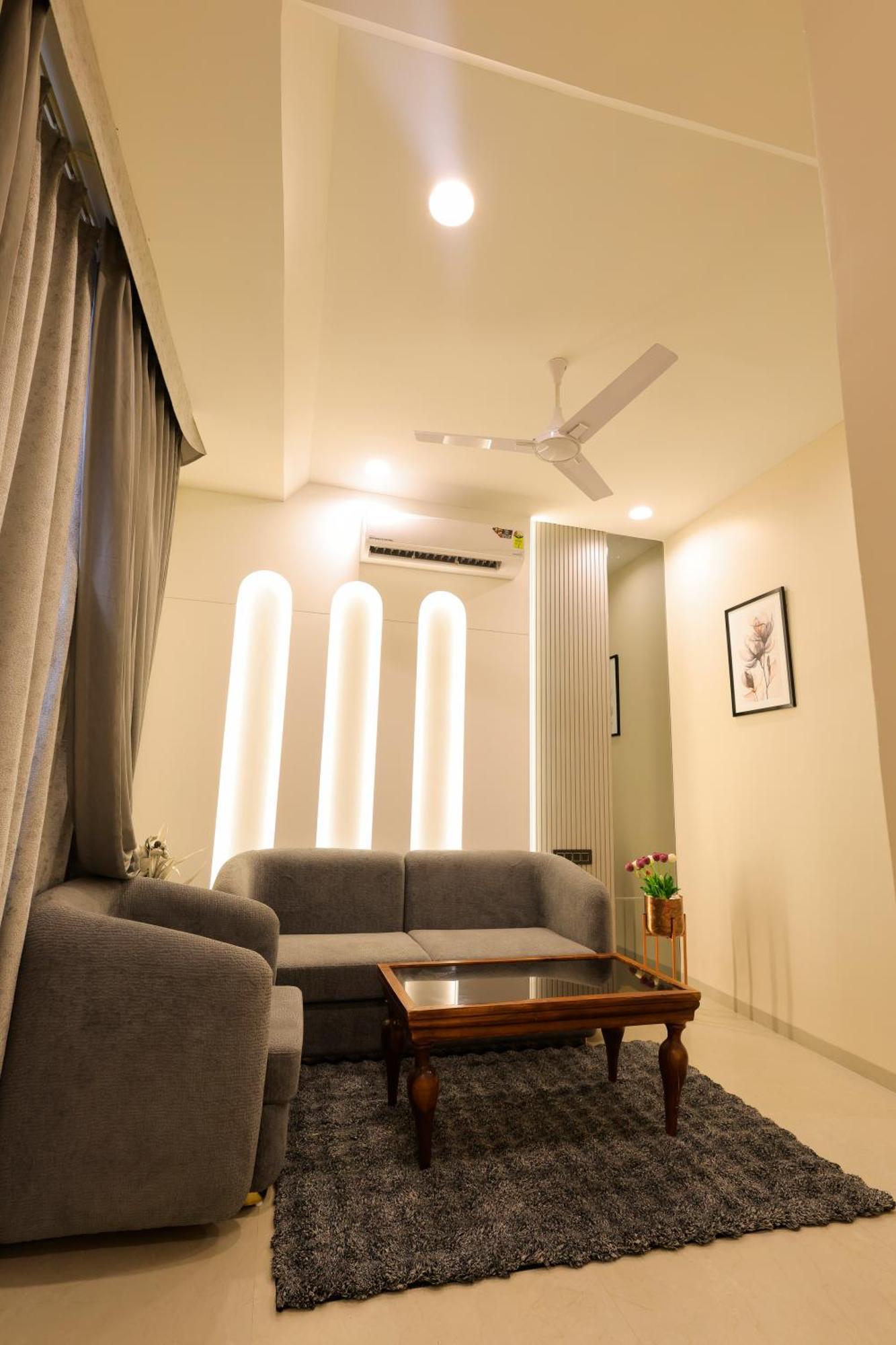 The Meera Hotel اوجاين المظهر الخارجي الصورة