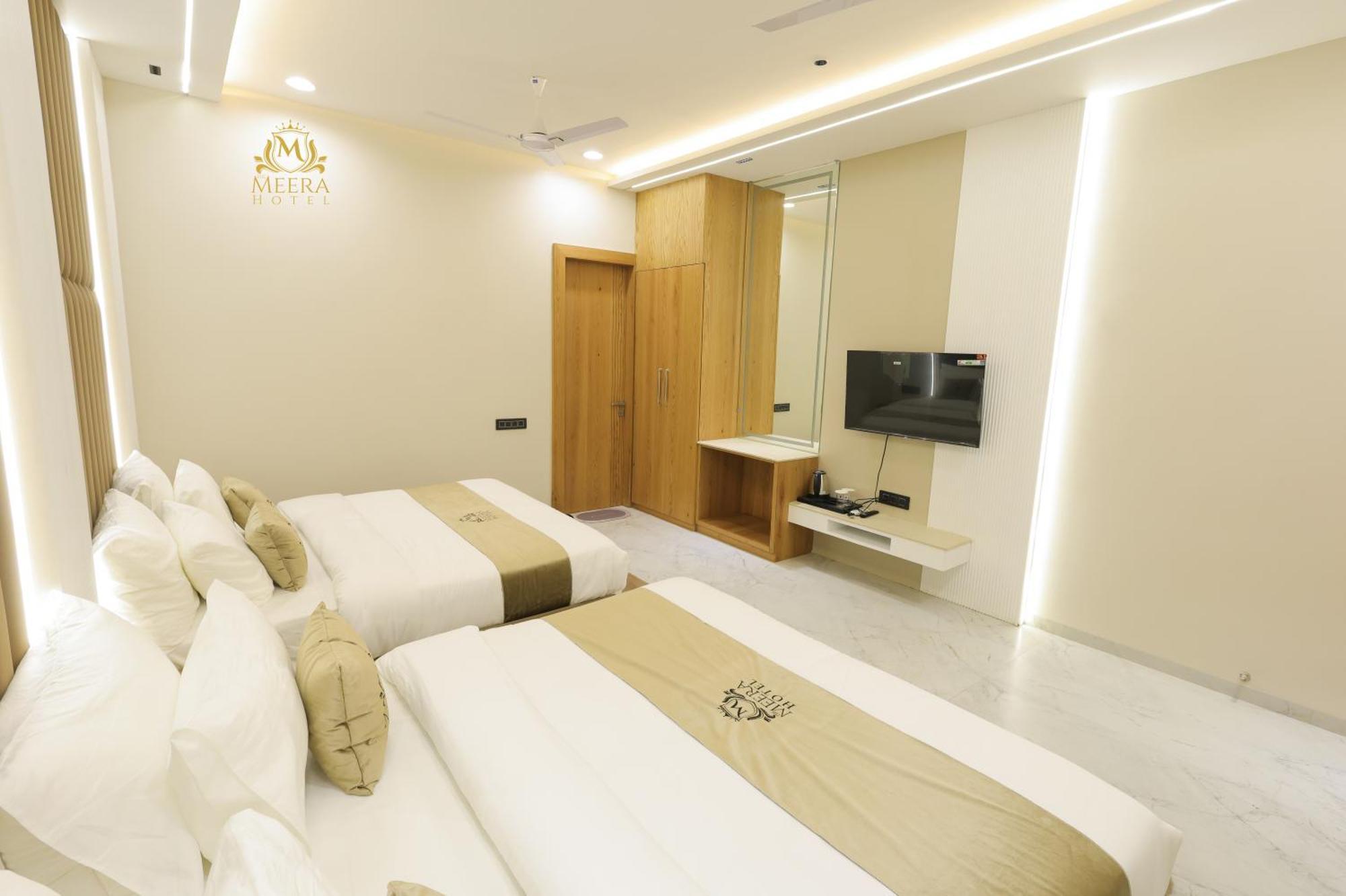 The Meera Hotel اوجاين المظهر الخارجي الصورة