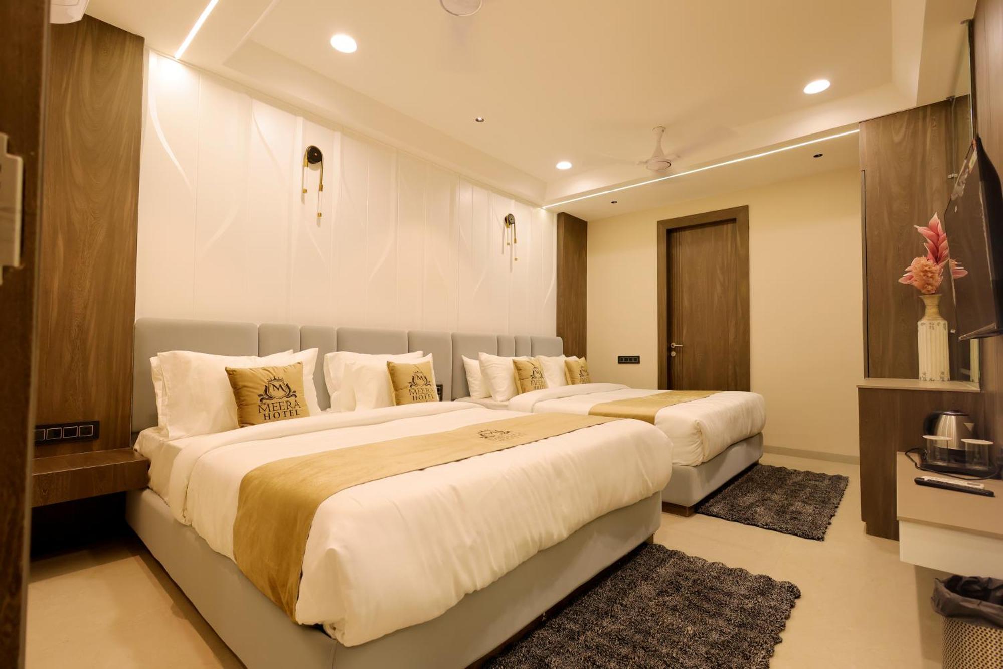 The Meera Hotel اوجاين المظهر الخارجي الصورة