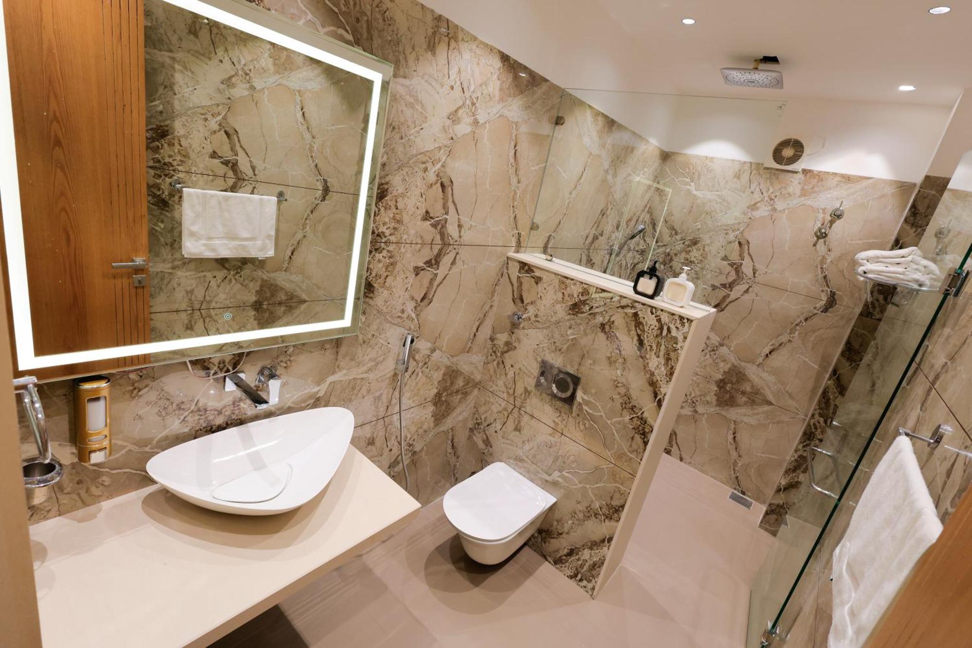 The Meera Hotel اوجاين المظهر الخارجي الصورة