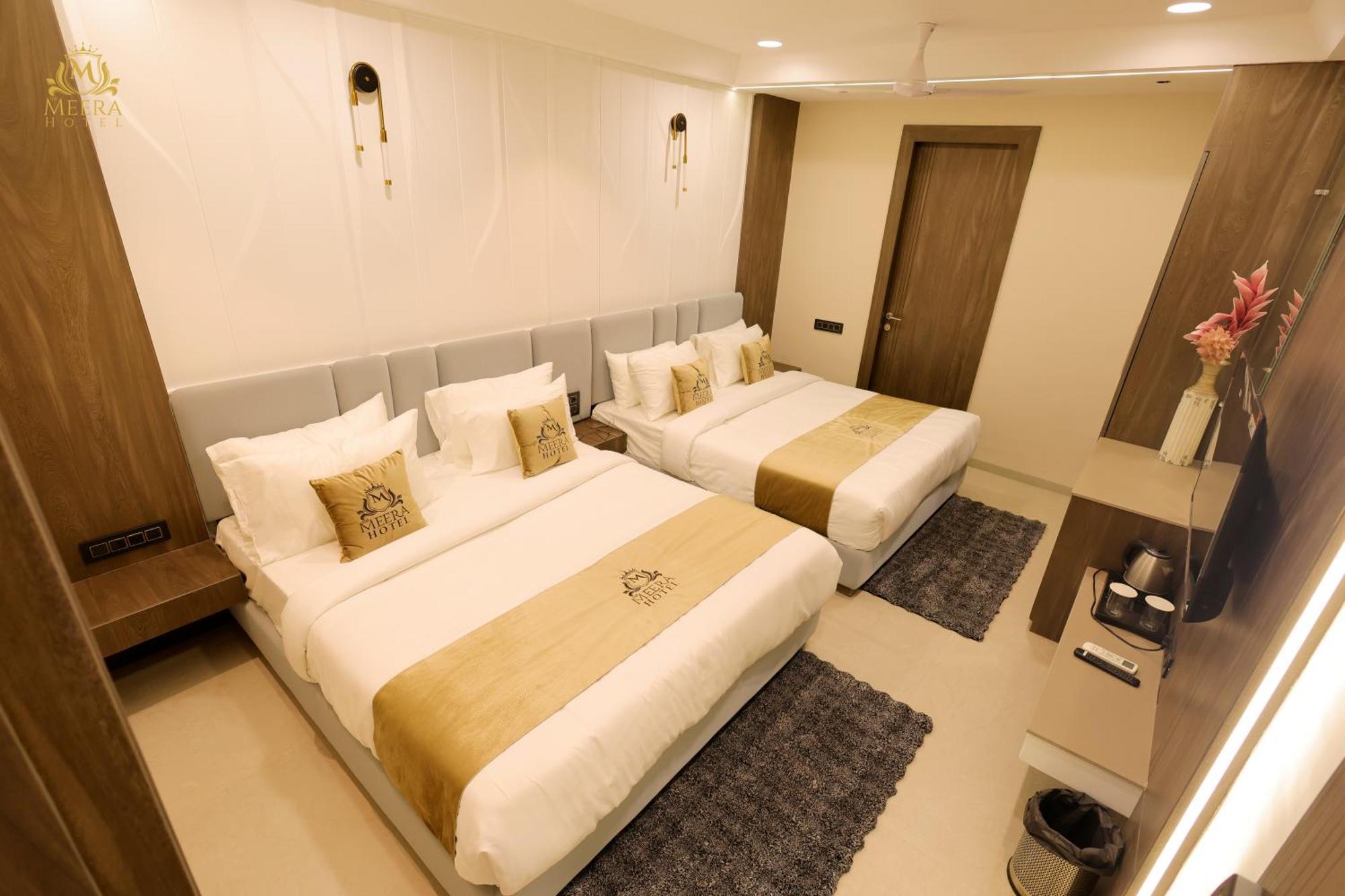 The Meera Hotel اوجاين المظهر الخارجي الصورة