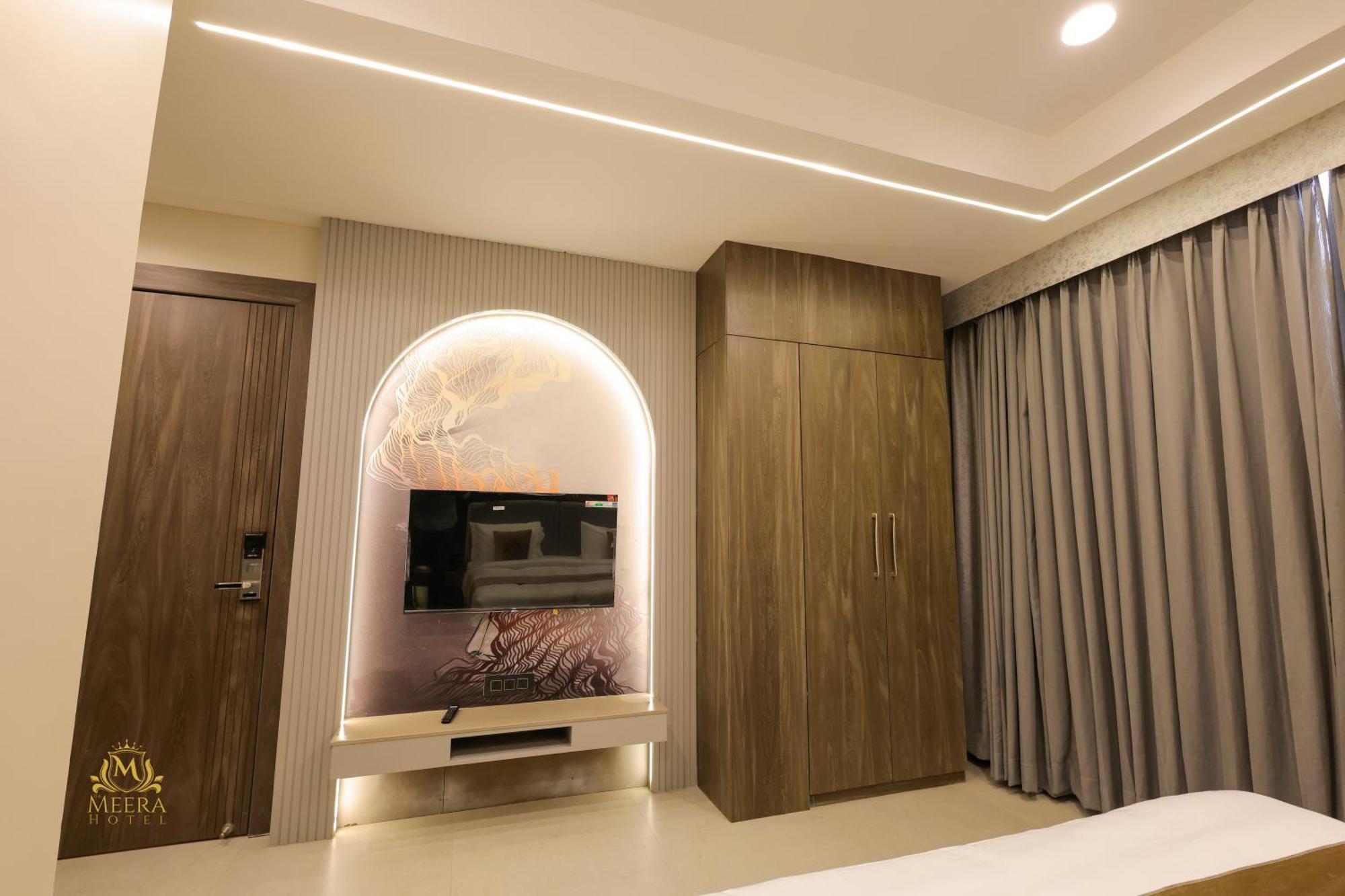 The Meera Hotel اوجاين المظهر الخارجي الصورة
