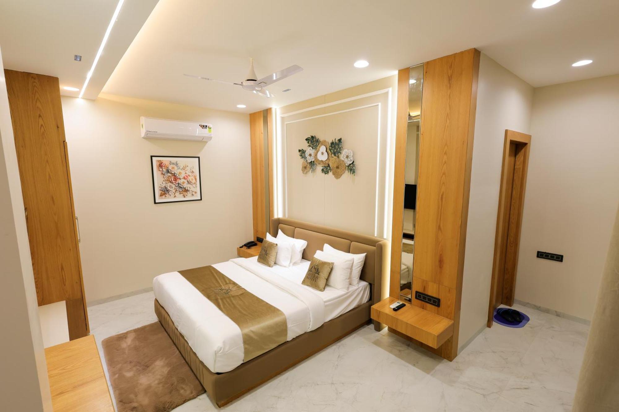 The Meera Hotel اوجاين المظهر الخارجي الصورة