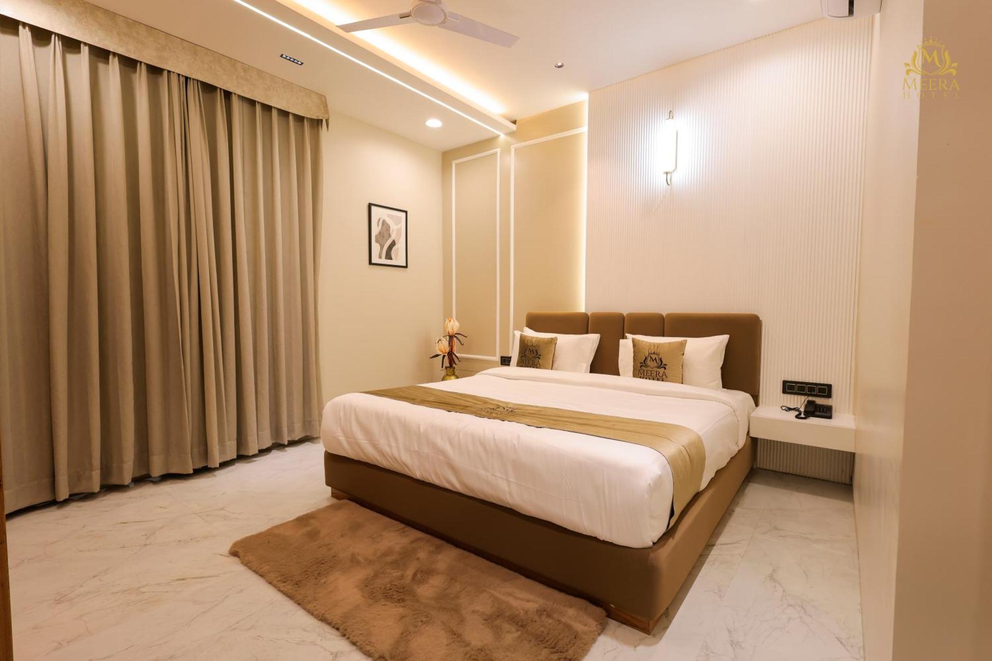 The Meera Hotel اوجاين المظهر الخارجي الصورة