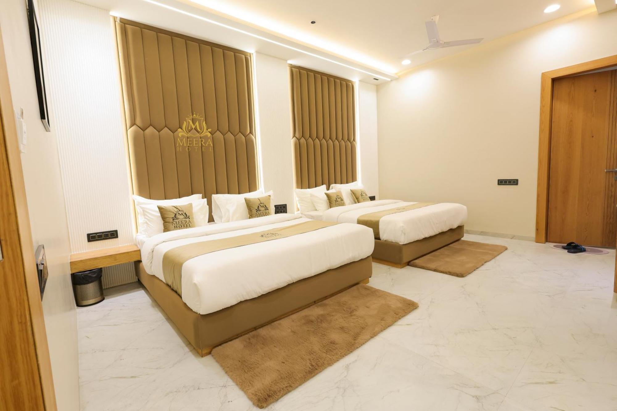 The Meera Hotel اوجاين المظهر الخارجي الصورة