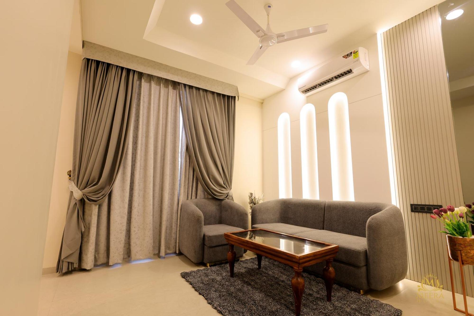 The Meera Hotel اوجاين المظهر الخارجي الصورة